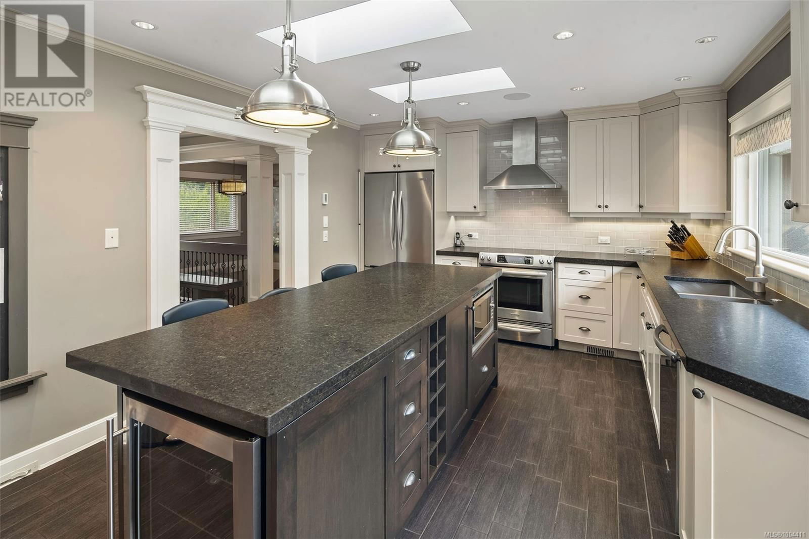 3465 CADBORO BAY ROAD Image 24