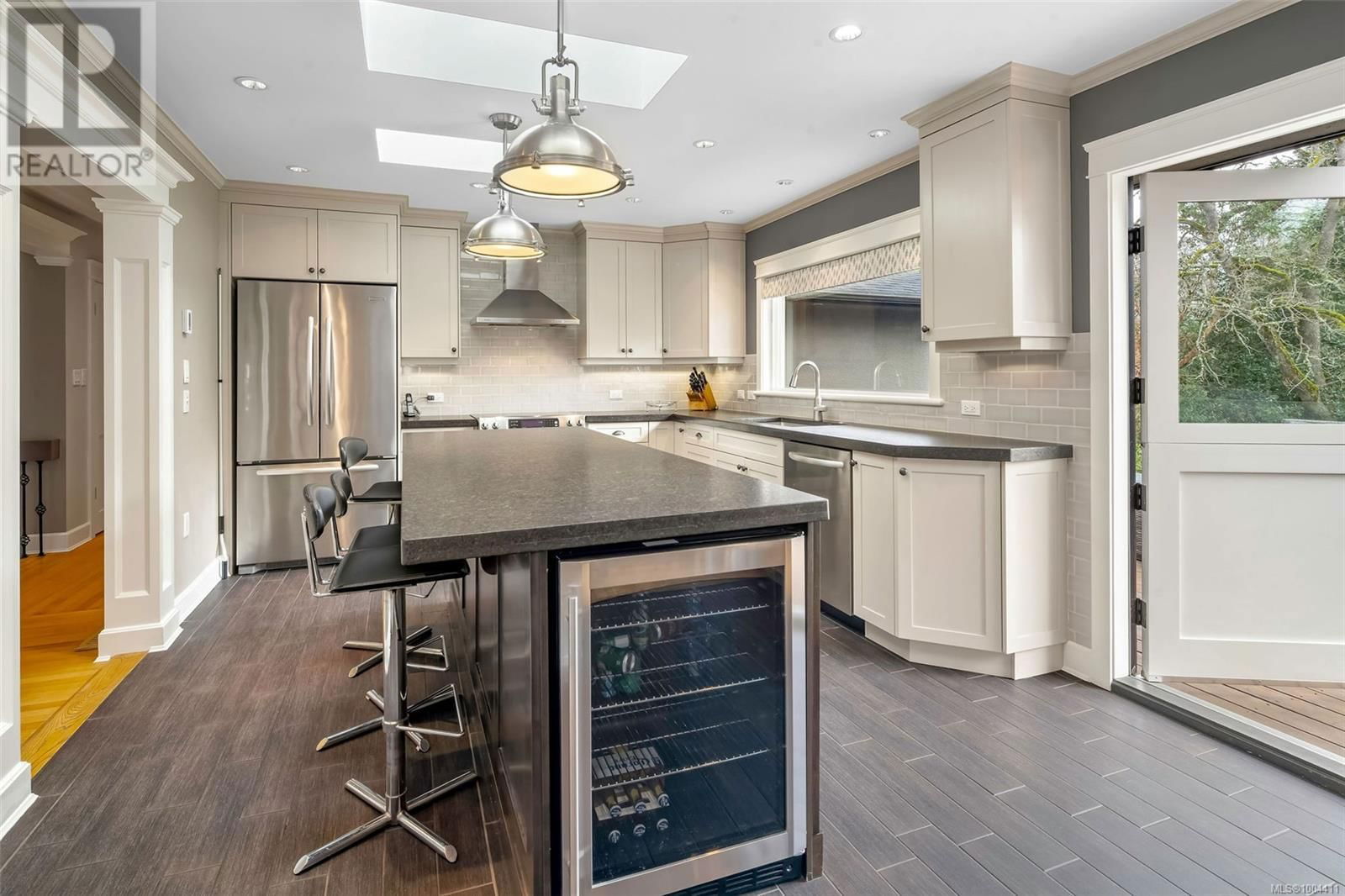3465 CADBORO BAY ROAD Image 25