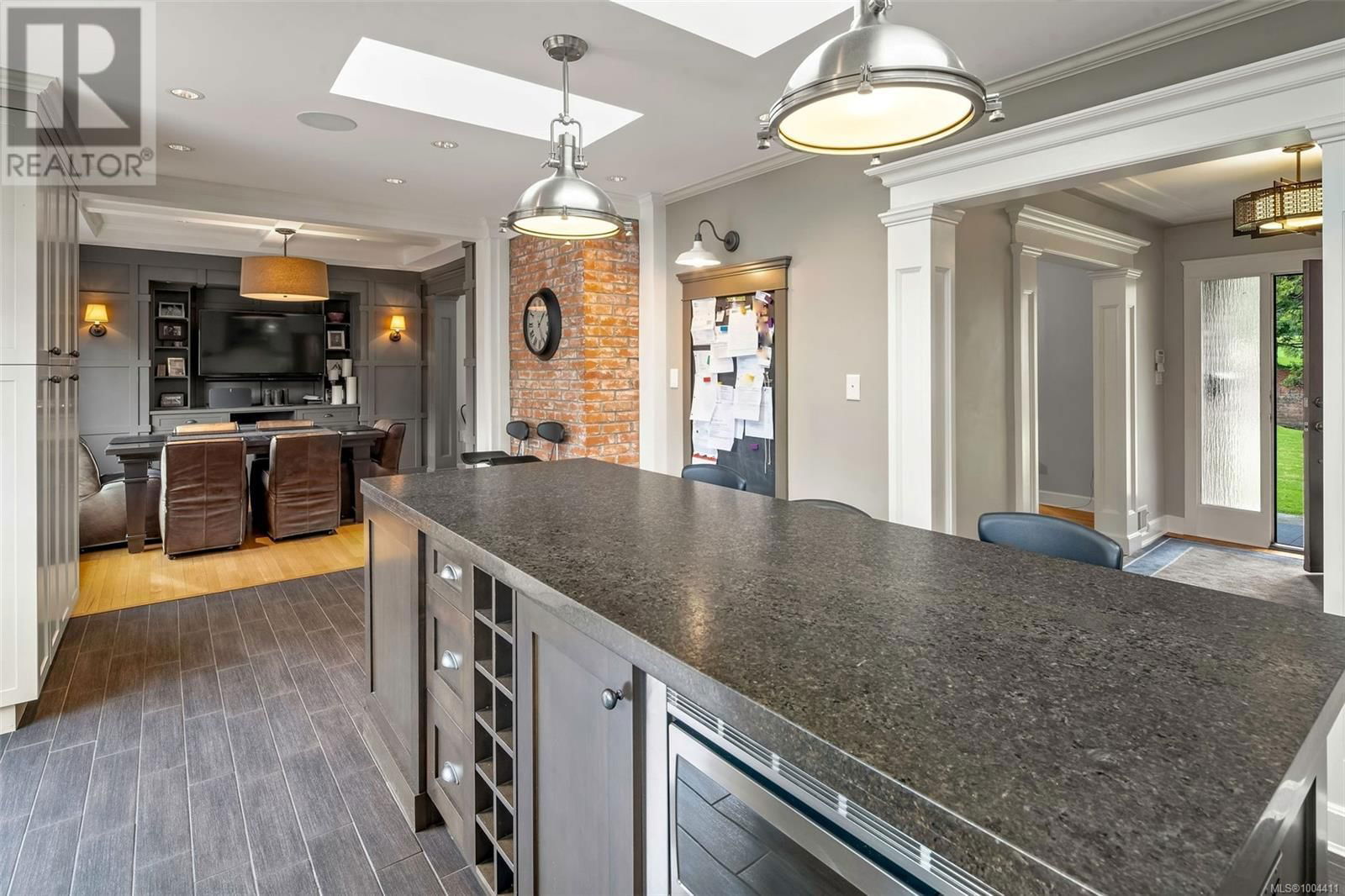 3465 CADBORO BAY ROAD Image 31