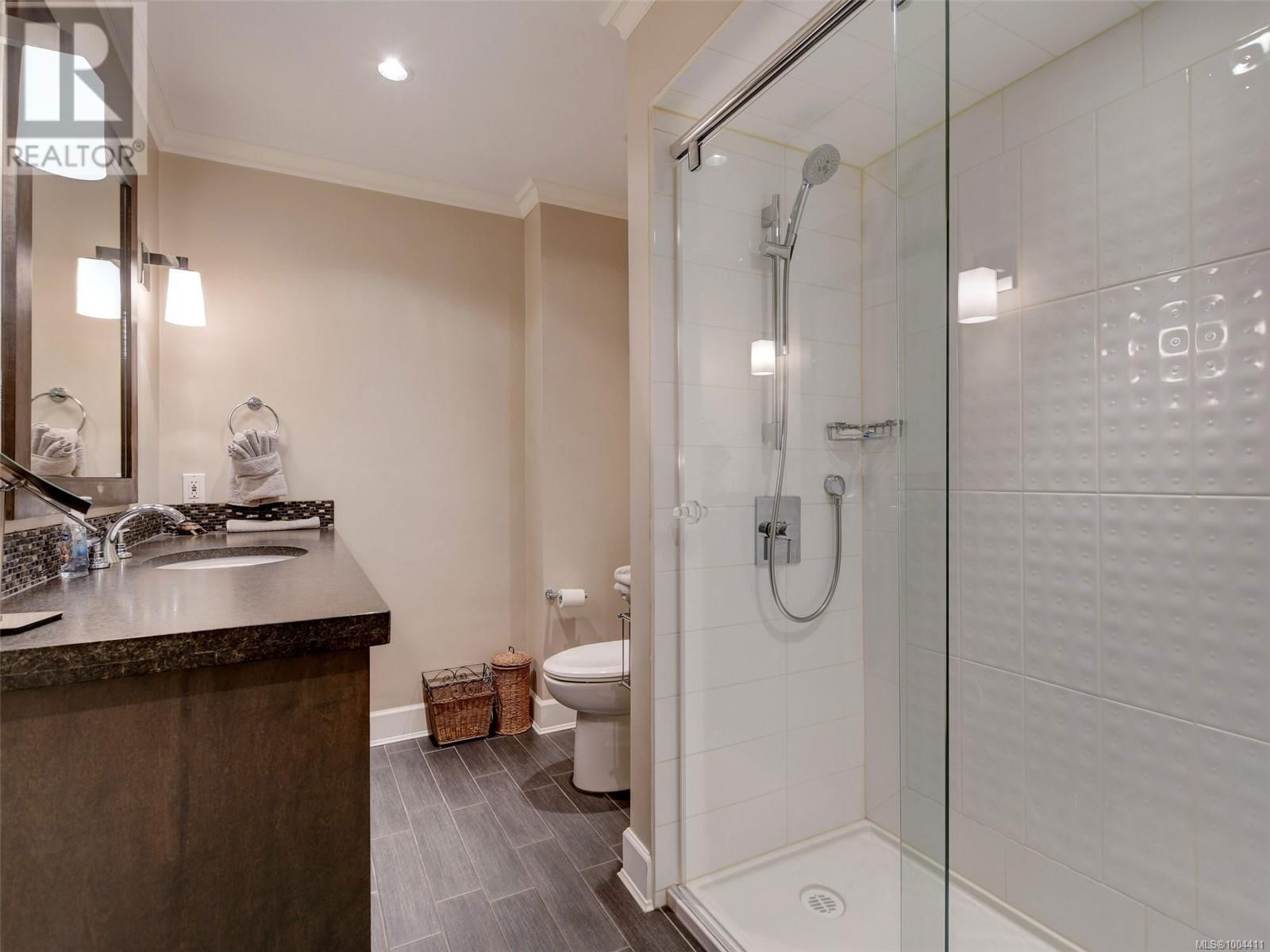3465 CADBORO BAY ROAD Image 33