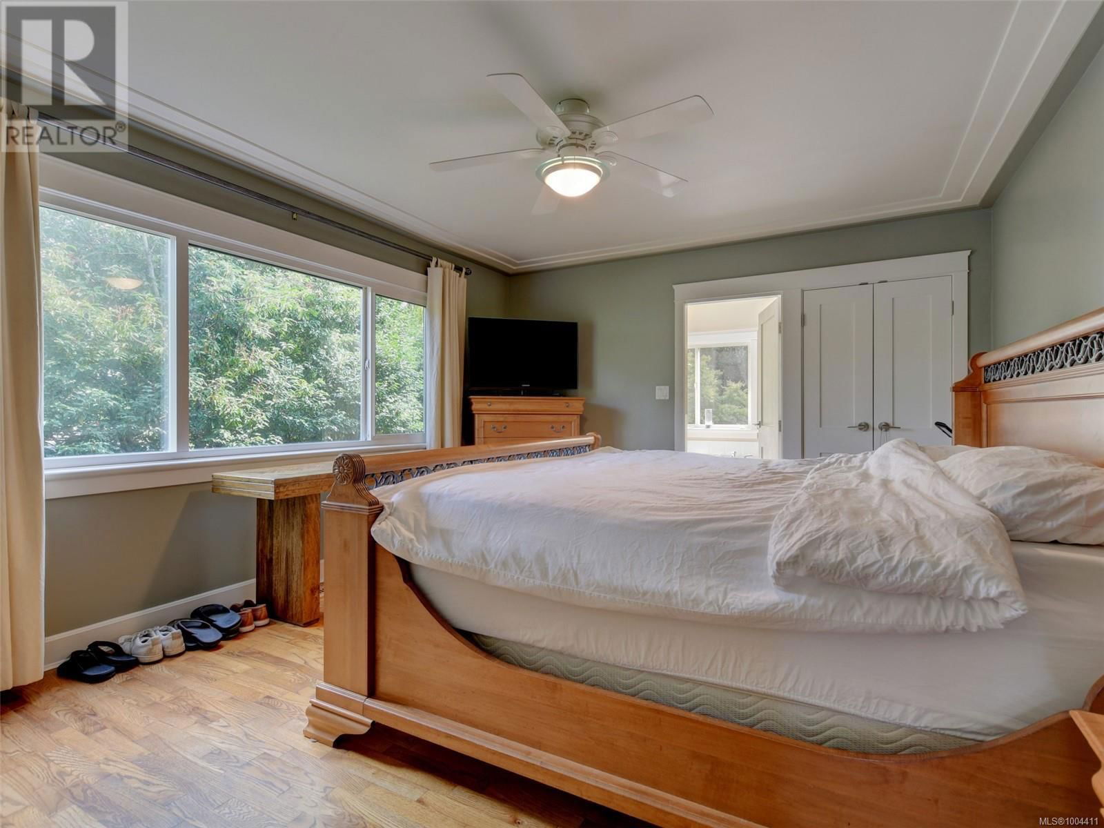 3465 CADBORO BAY ROAD Image 34