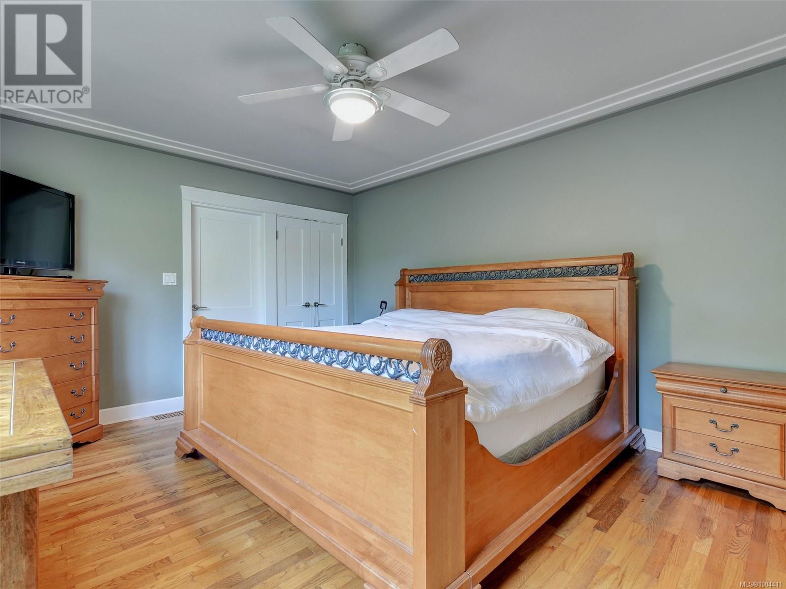 3465 CADBORO BAY ROAD Image 35