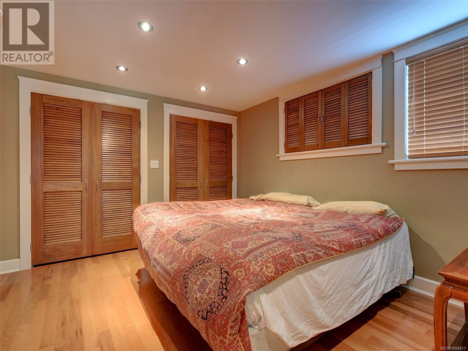 3465 CADBORO BAY ROAD Image 40
