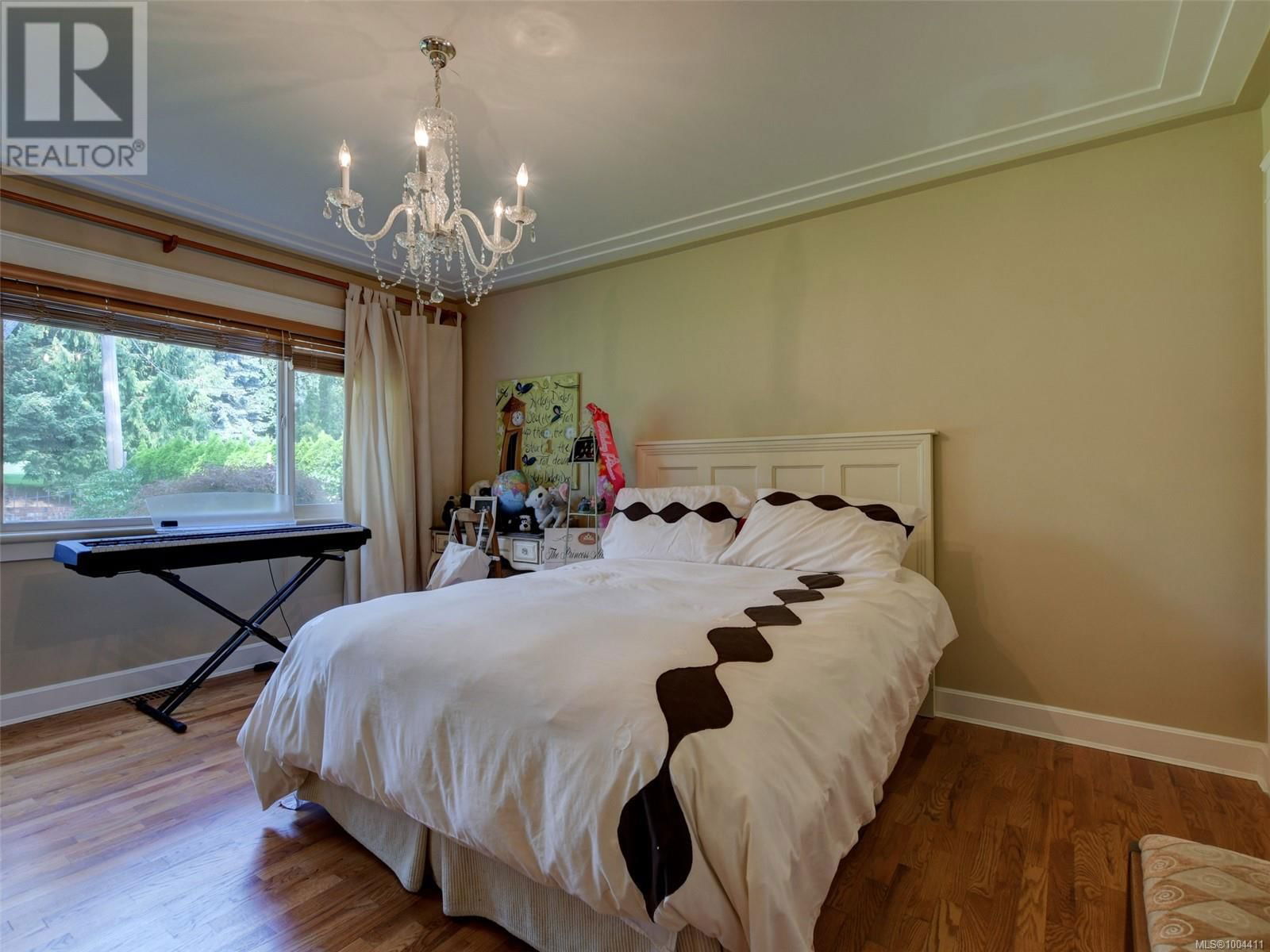 3465 CADBORO BAY ROAD Image 42