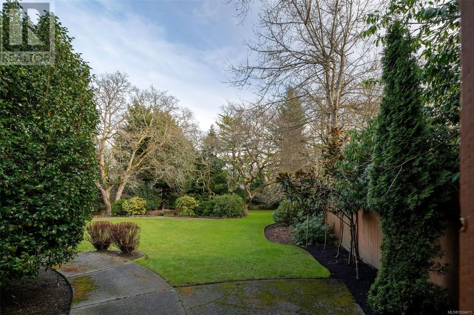 3465 CADBORO BAY ROAD Image 49