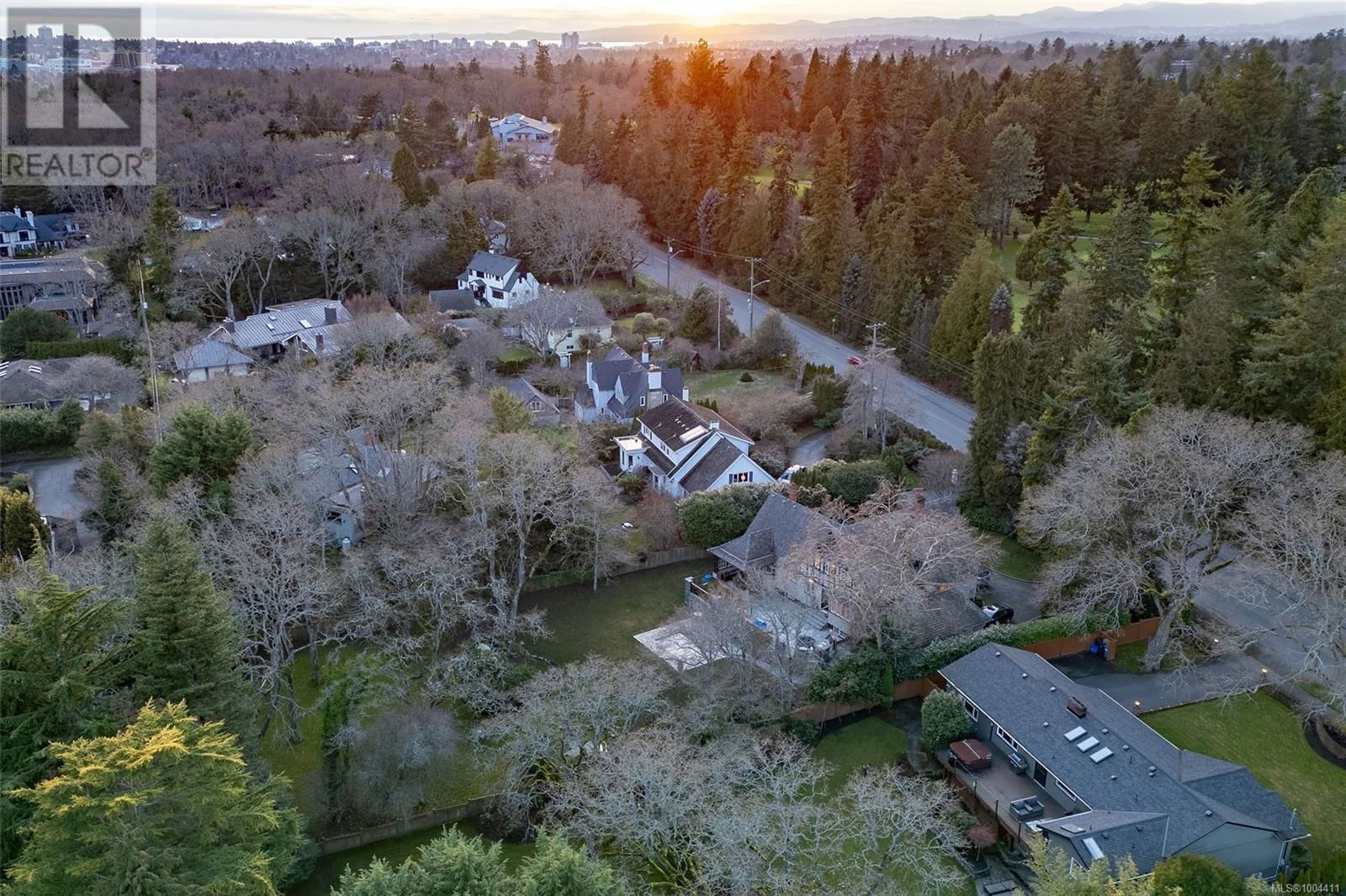 3465 CADBORO BAY ROAD Image 59