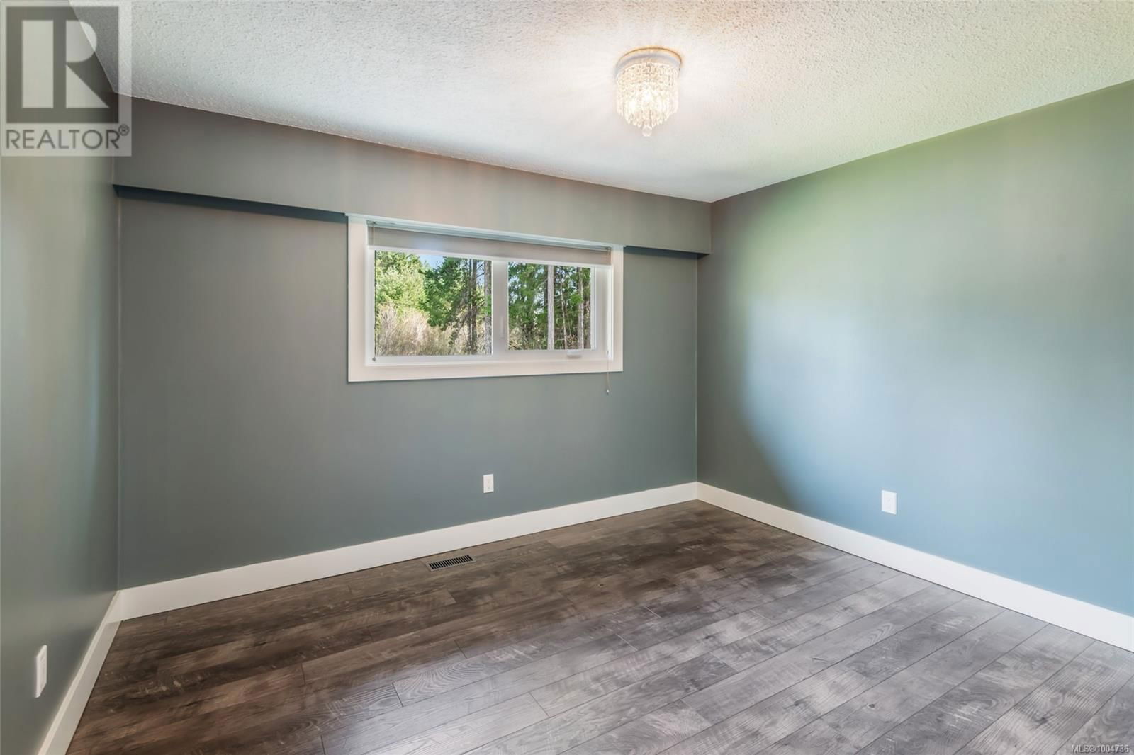 6124 STRATHCONA STREET Image 16