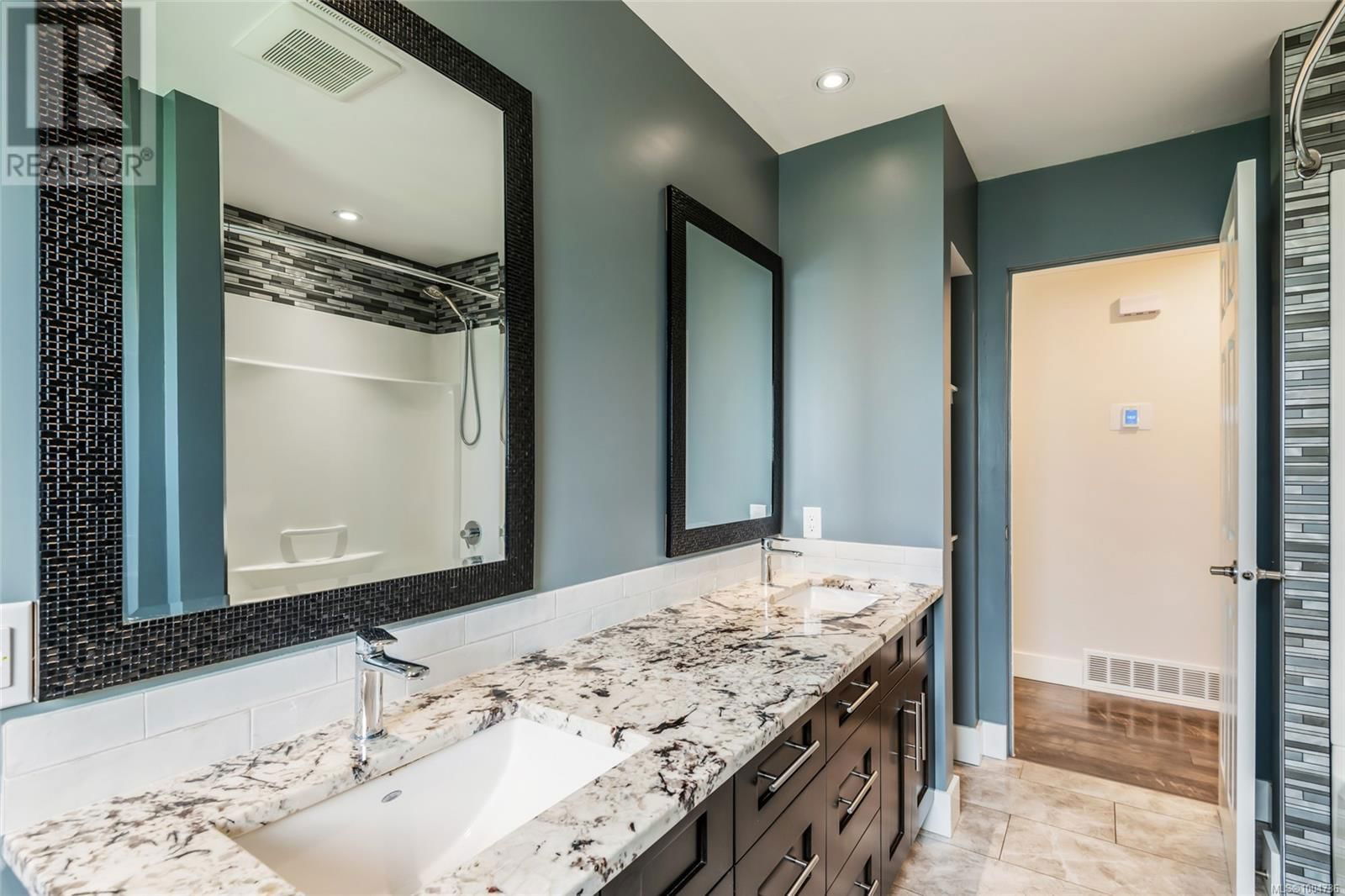 6124 STRATHCONA STREET Image 18