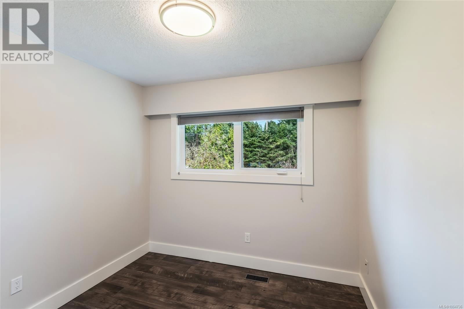 6124 STRATHCONA STREET Image 19