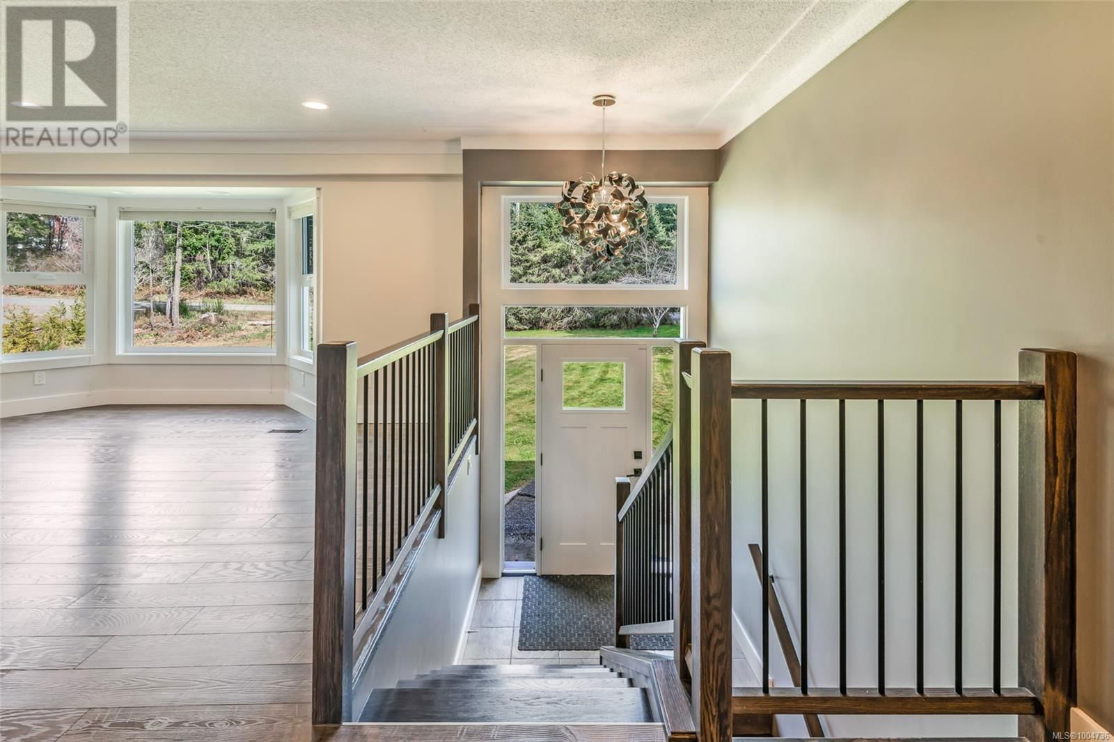 6124 STRATHCONA STREET Image 20