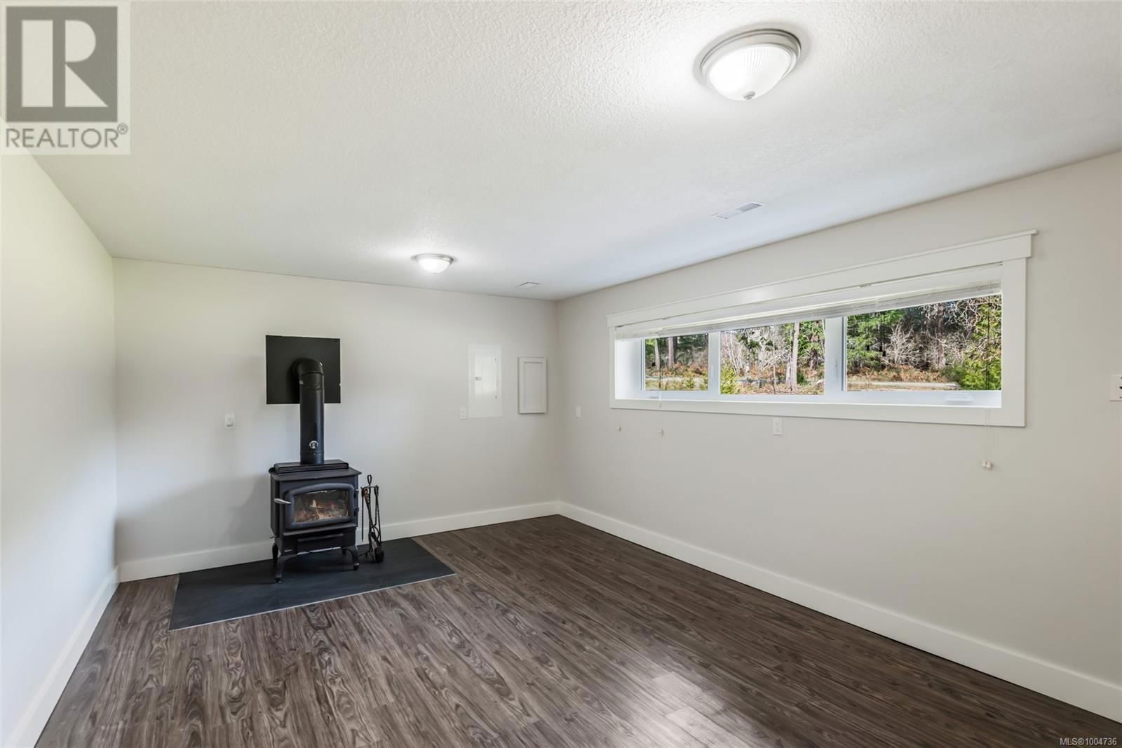 6124 STRATHCONA STREET Image 21