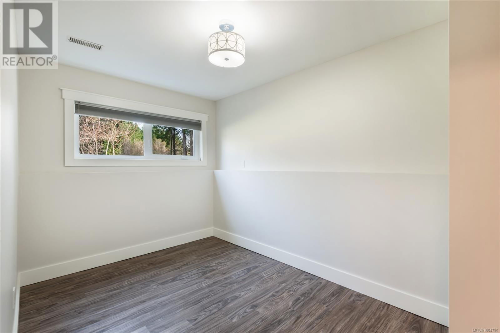 6124 STRATHCONA STREET Image 22