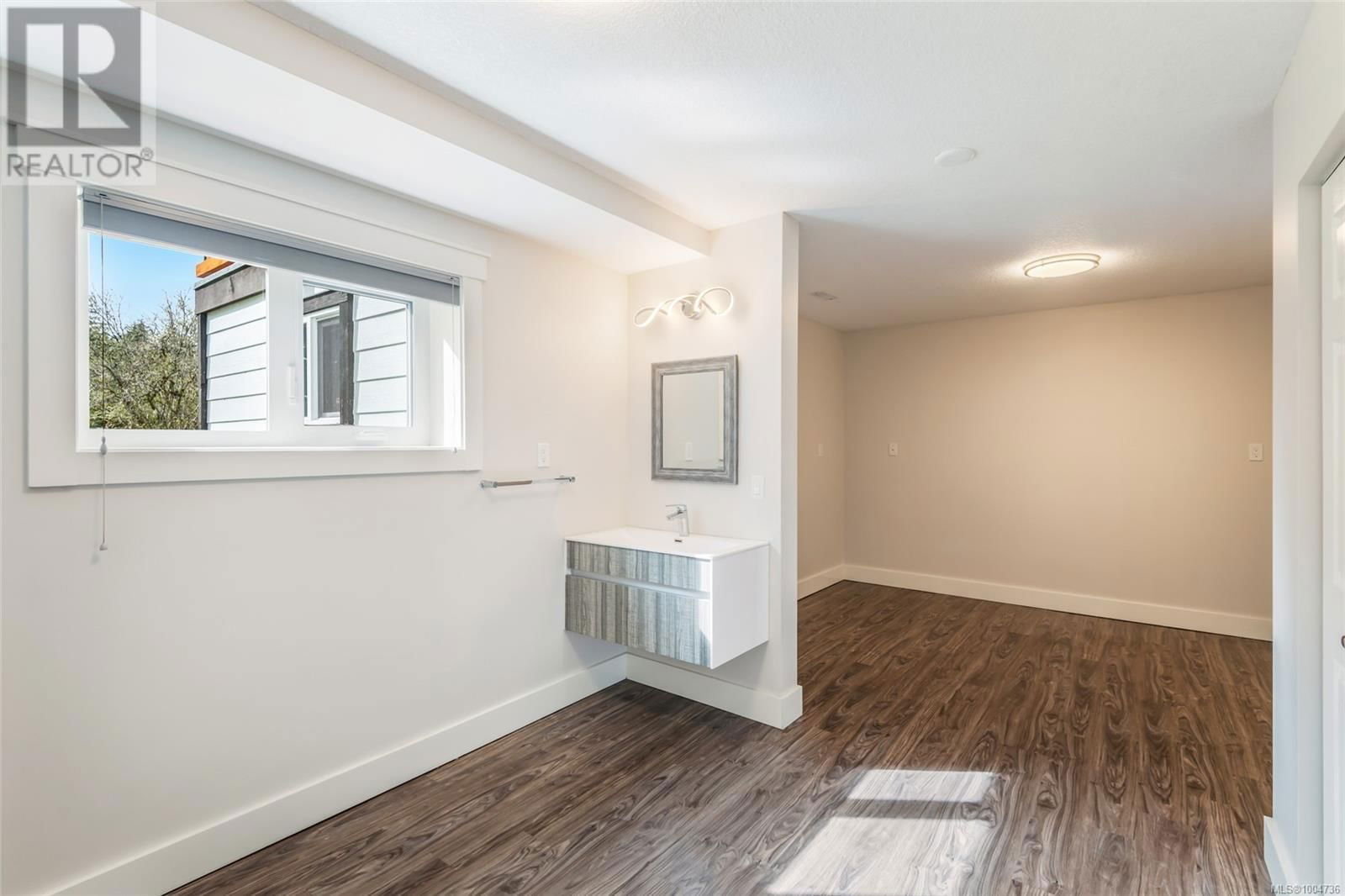 6124 STRATHCONA STREET Image 24