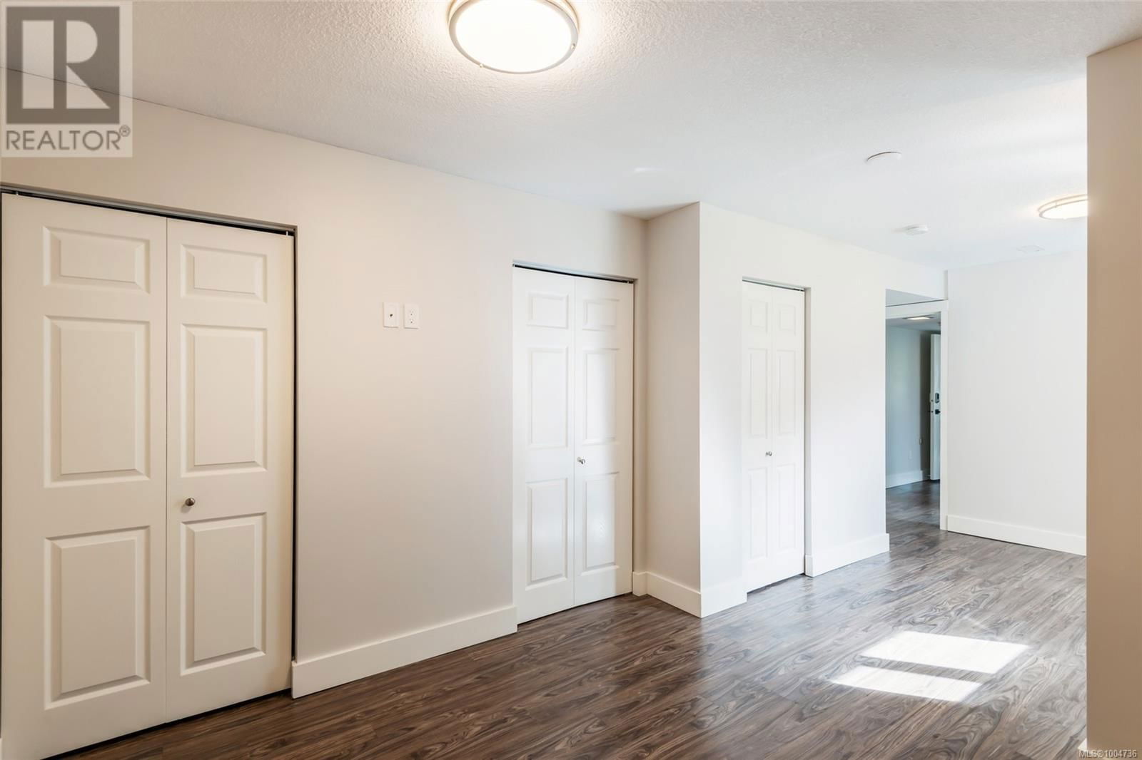 6124 STRATHCONA STREET Image 25