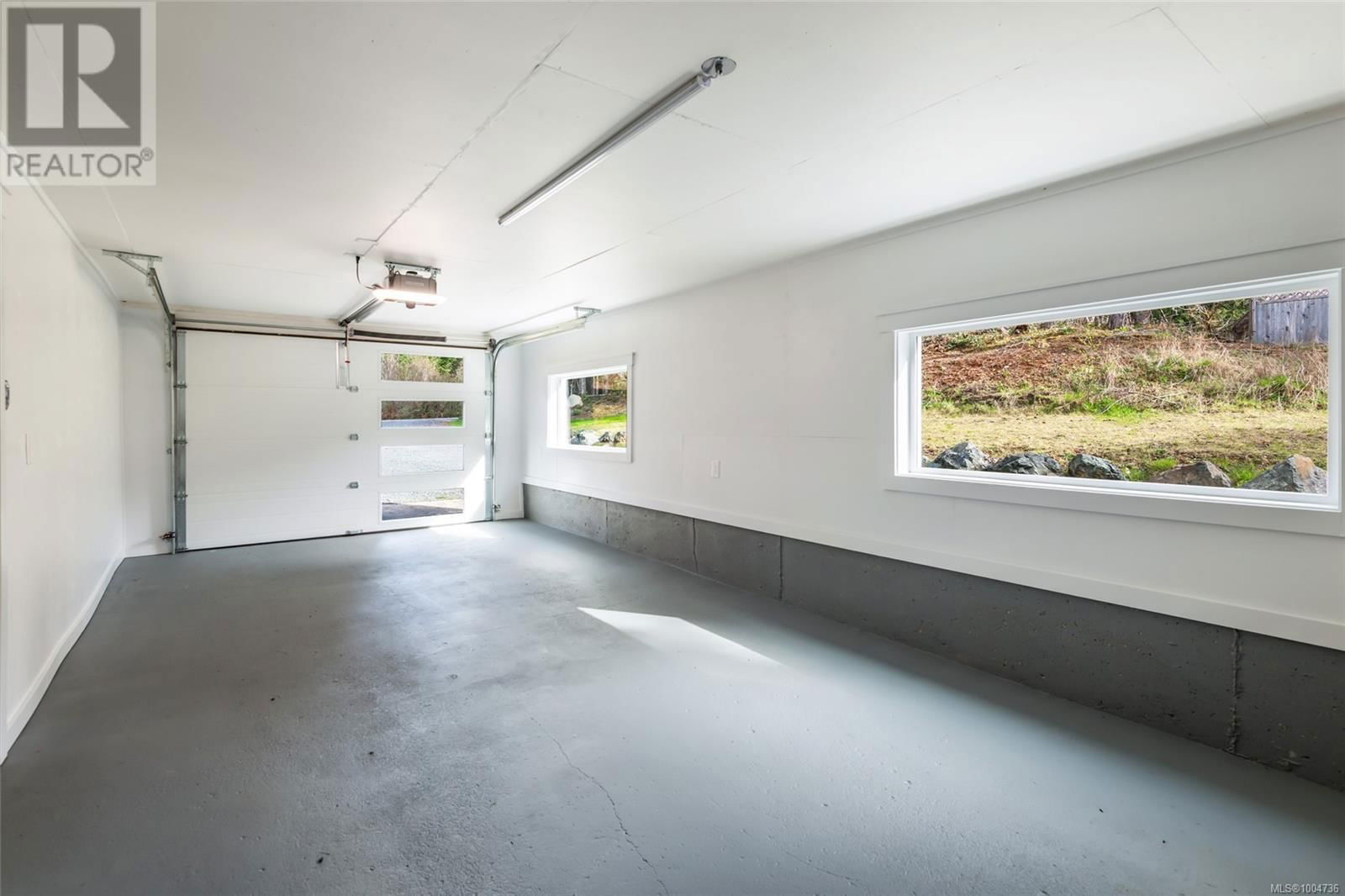 6124 STRATHCONA STREET Image 27