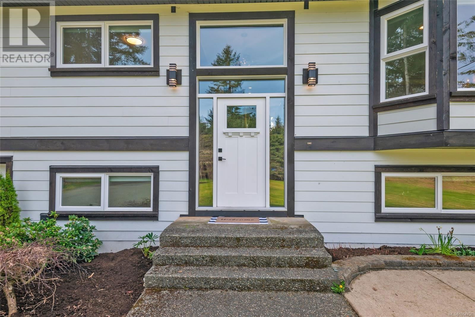 6124 STRATHCONA STREET Image 3