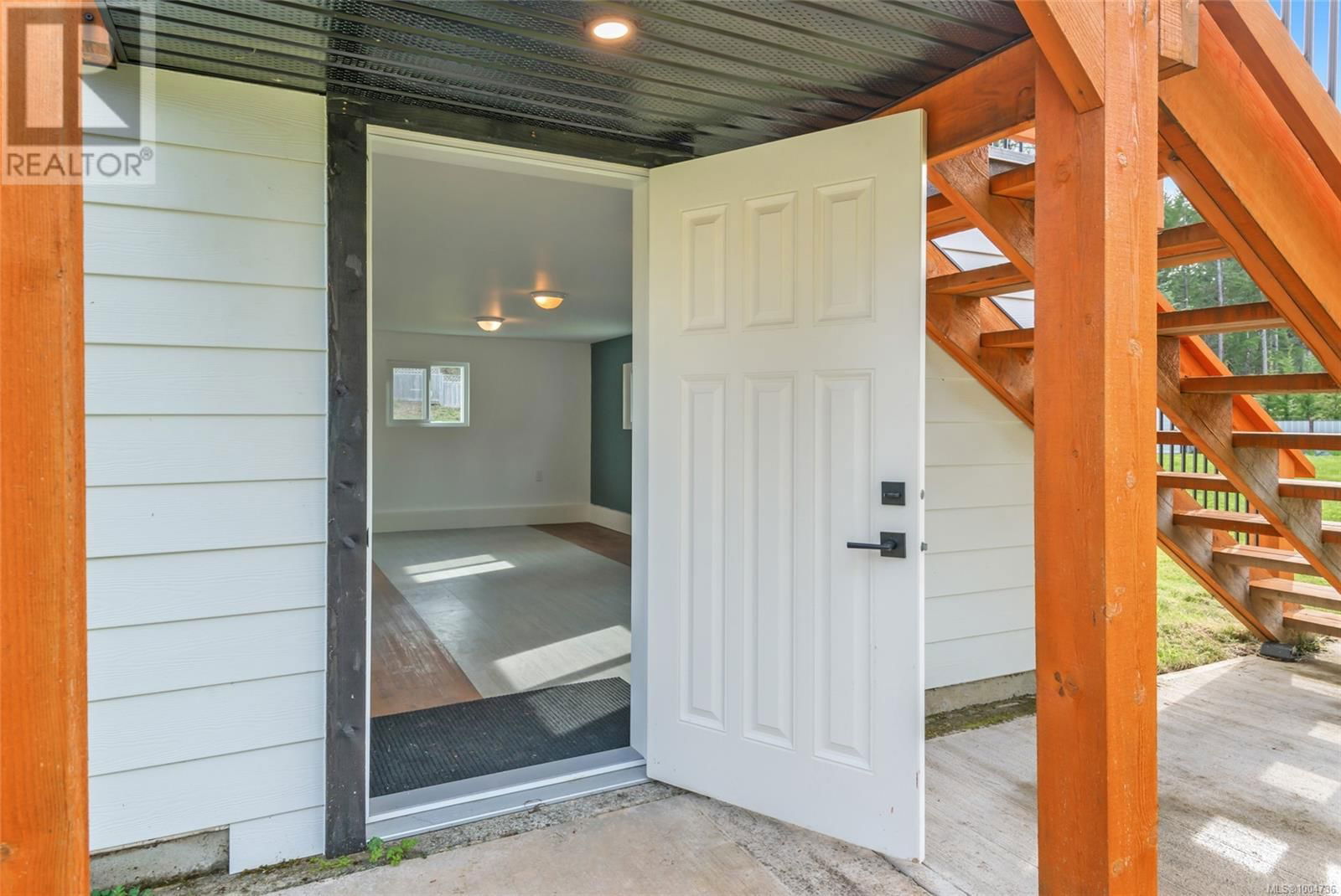 6124 STRATHCONA STREET Image 31