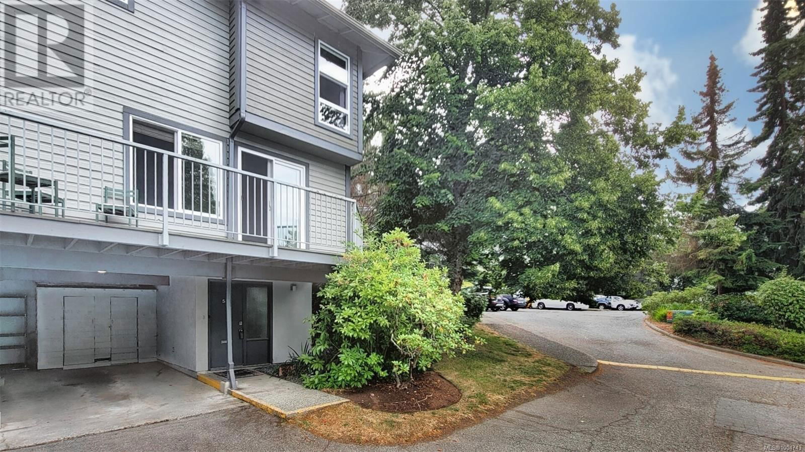 550 CARNATION PLACE Image 3