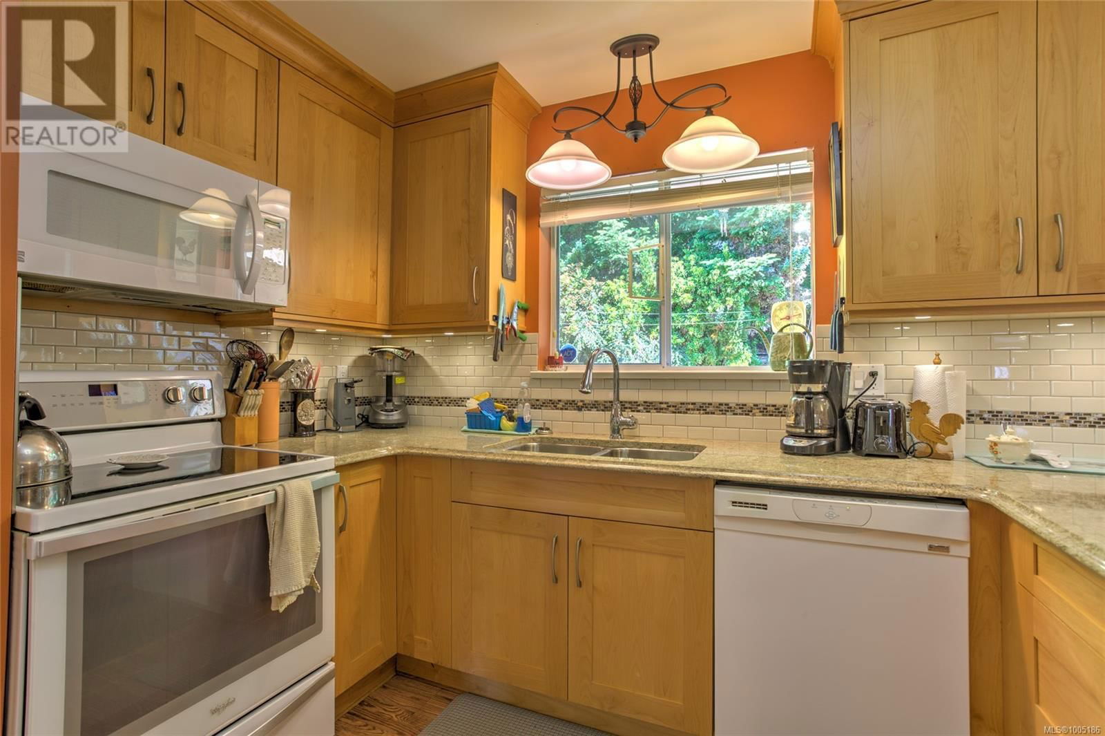206 COWICHAN AVENUE EAST Image 17
