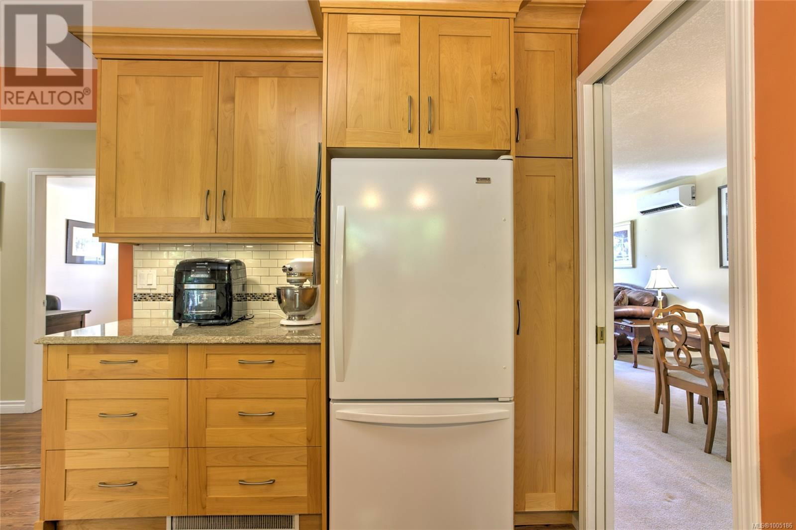 206 COWICHAN AVENUE EAST Image 18