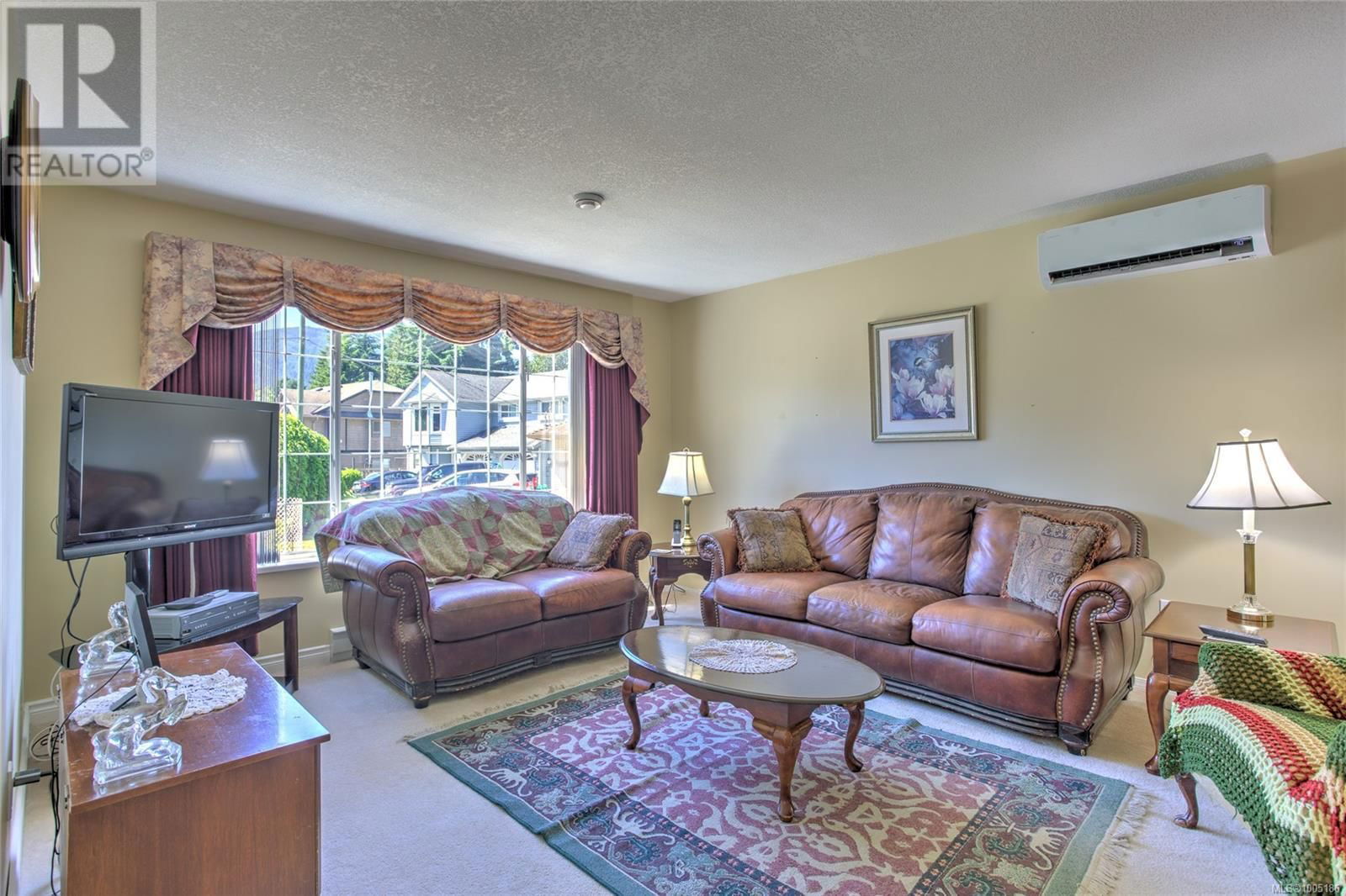206 COWICHAN AVENUE EAST Image 2