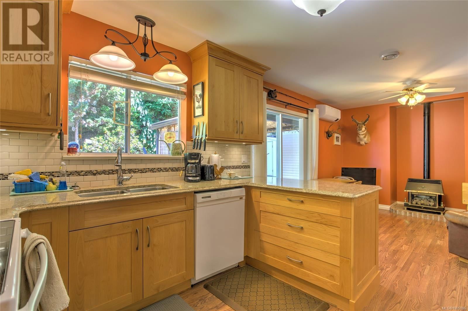 206 COWICHAN AVENUE EAST Image 3
