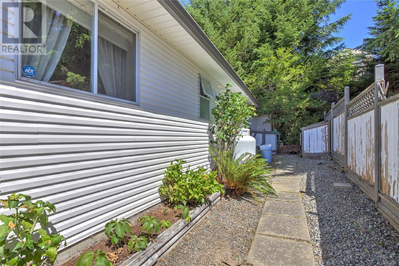 206 COWICHAN AVENUE EAST Image 40