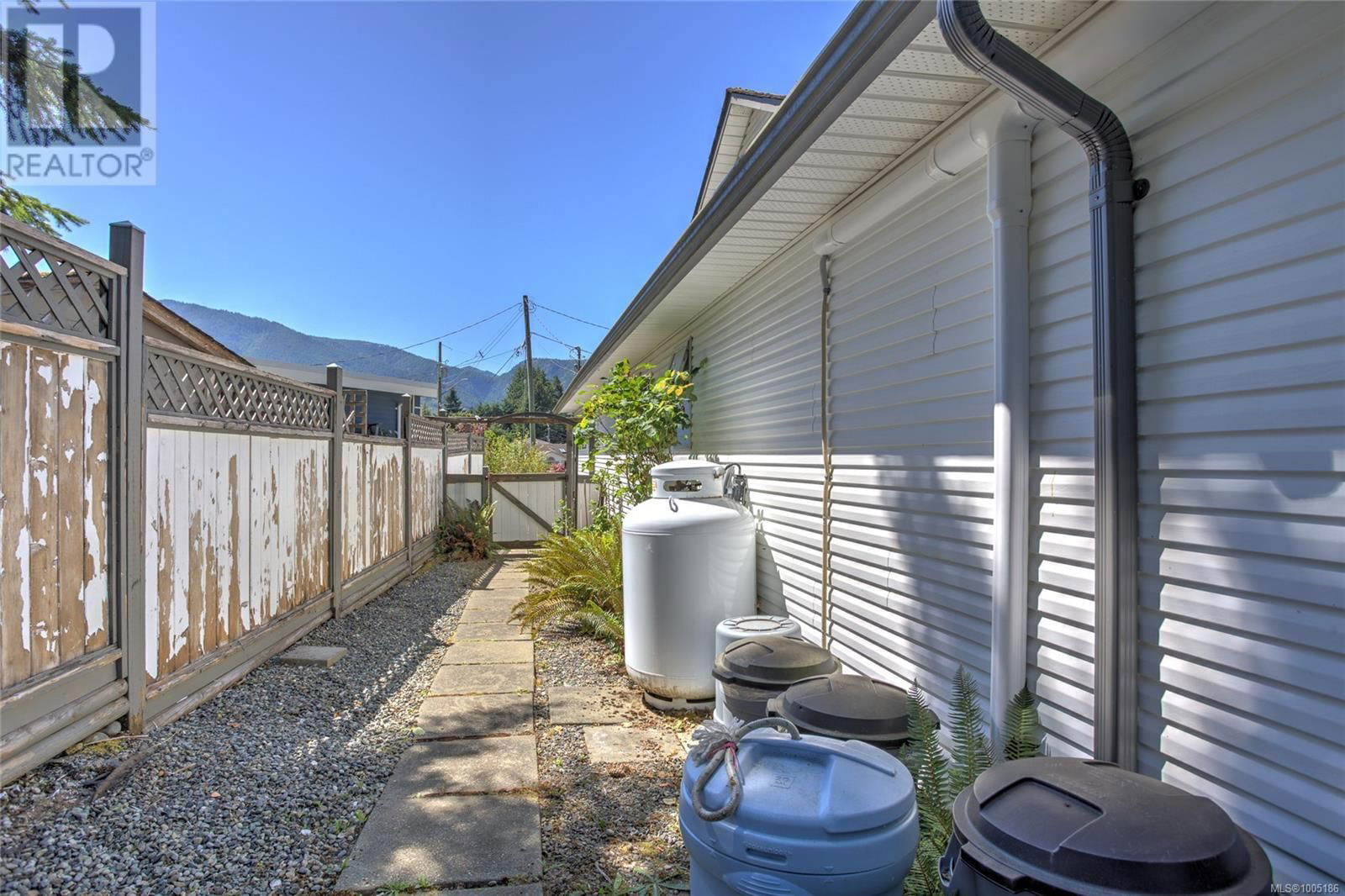 206 COWICHAN AVENUE EAST Image 41
