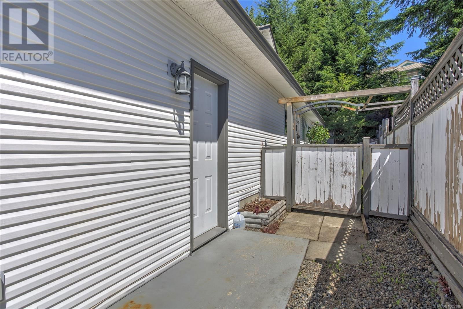 206 COWICHAN AVENUE EAST Image 42