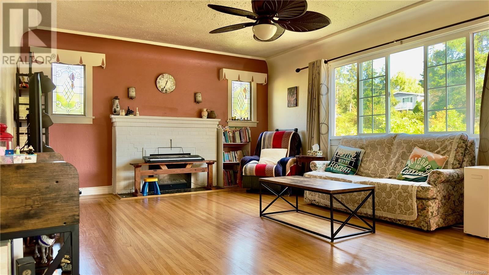 365 HOWARD AVENUE Image 12