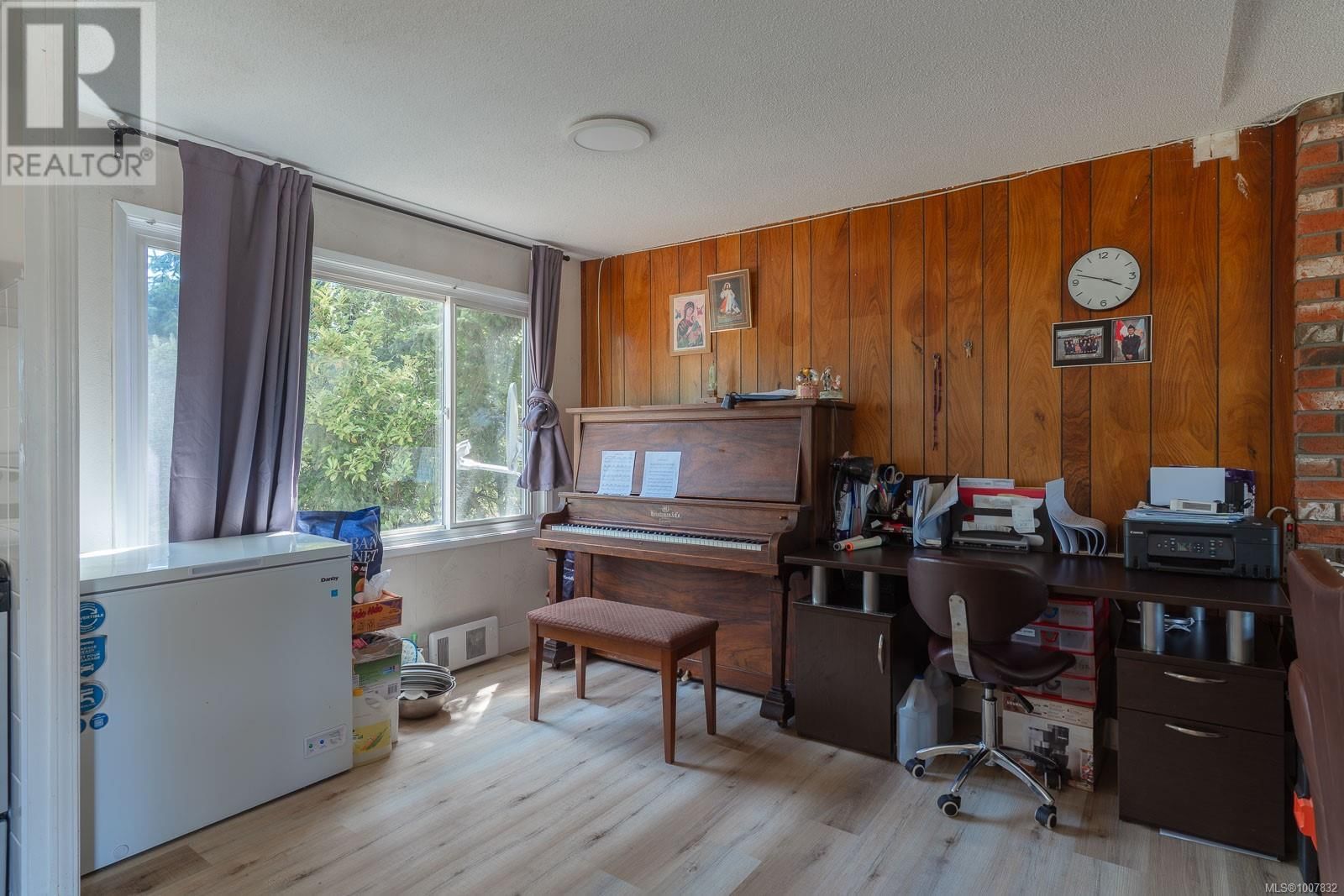 7405 Lantzville Road property photo