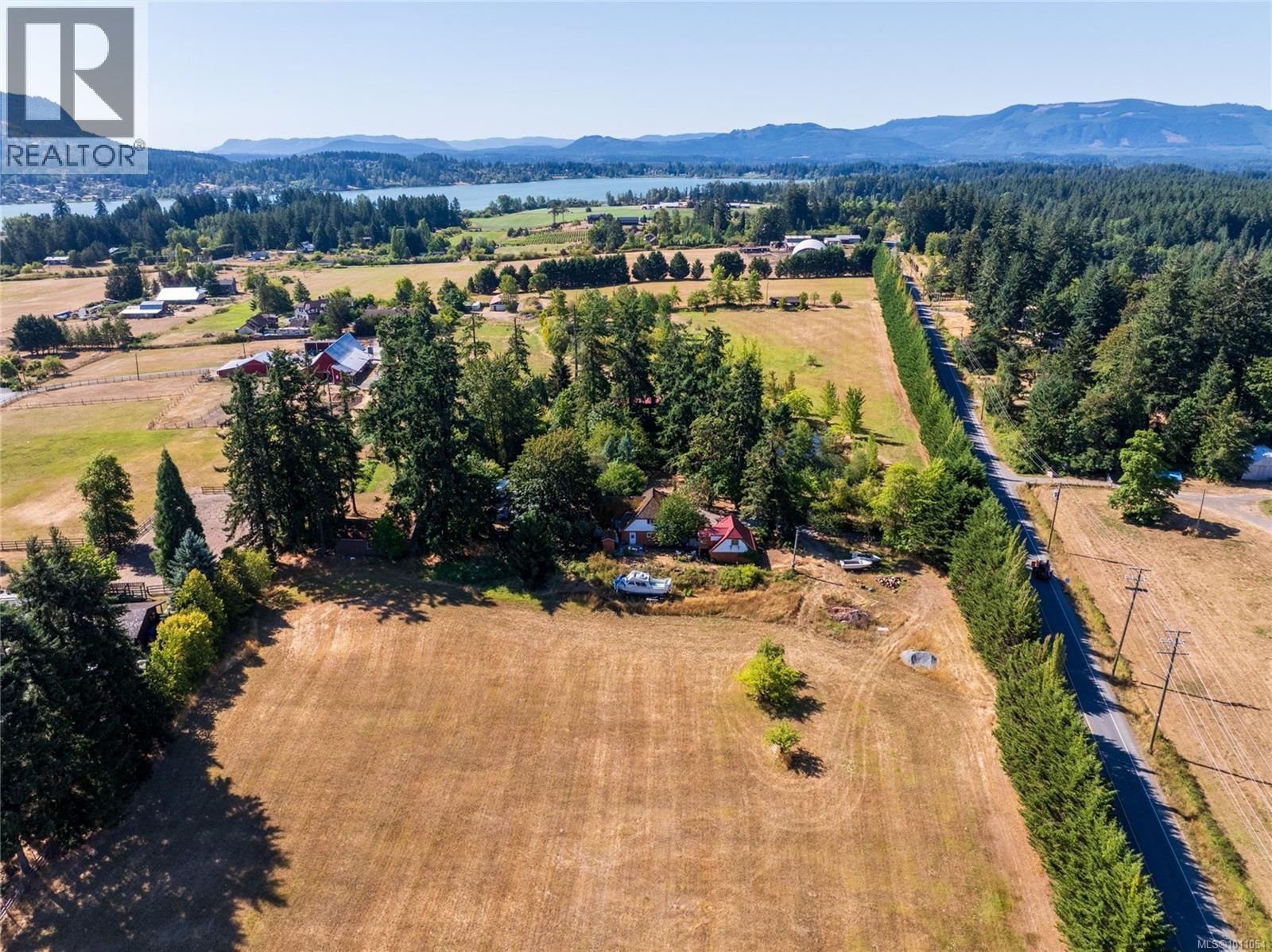6883 Lakes Road property photo