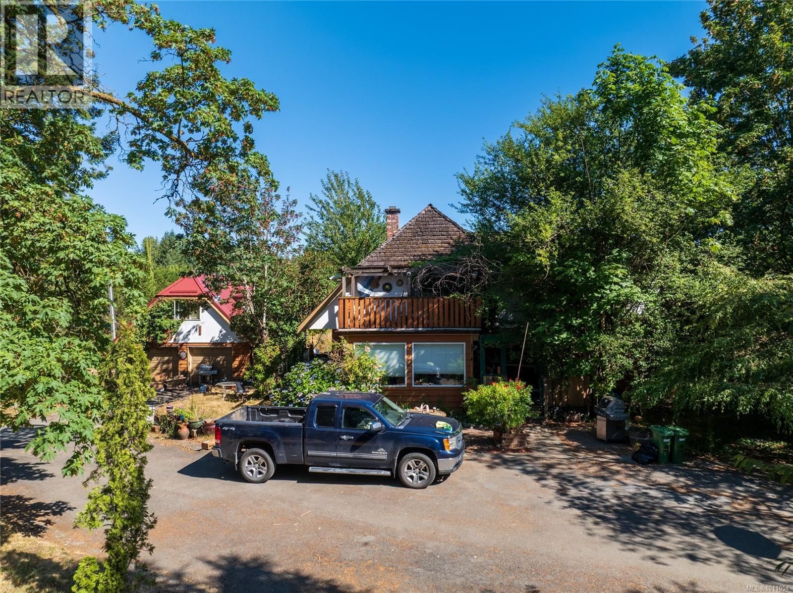 6883 Lakes Road property photo