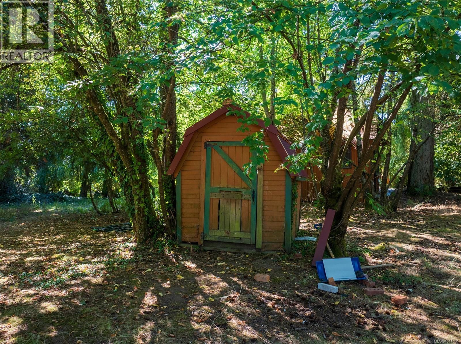 6883 Lakes Road property photo