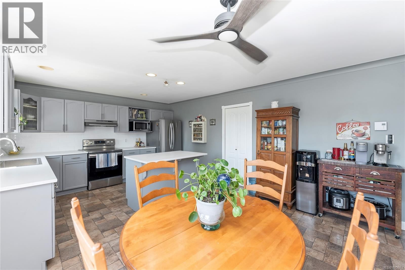 Listing Image 7