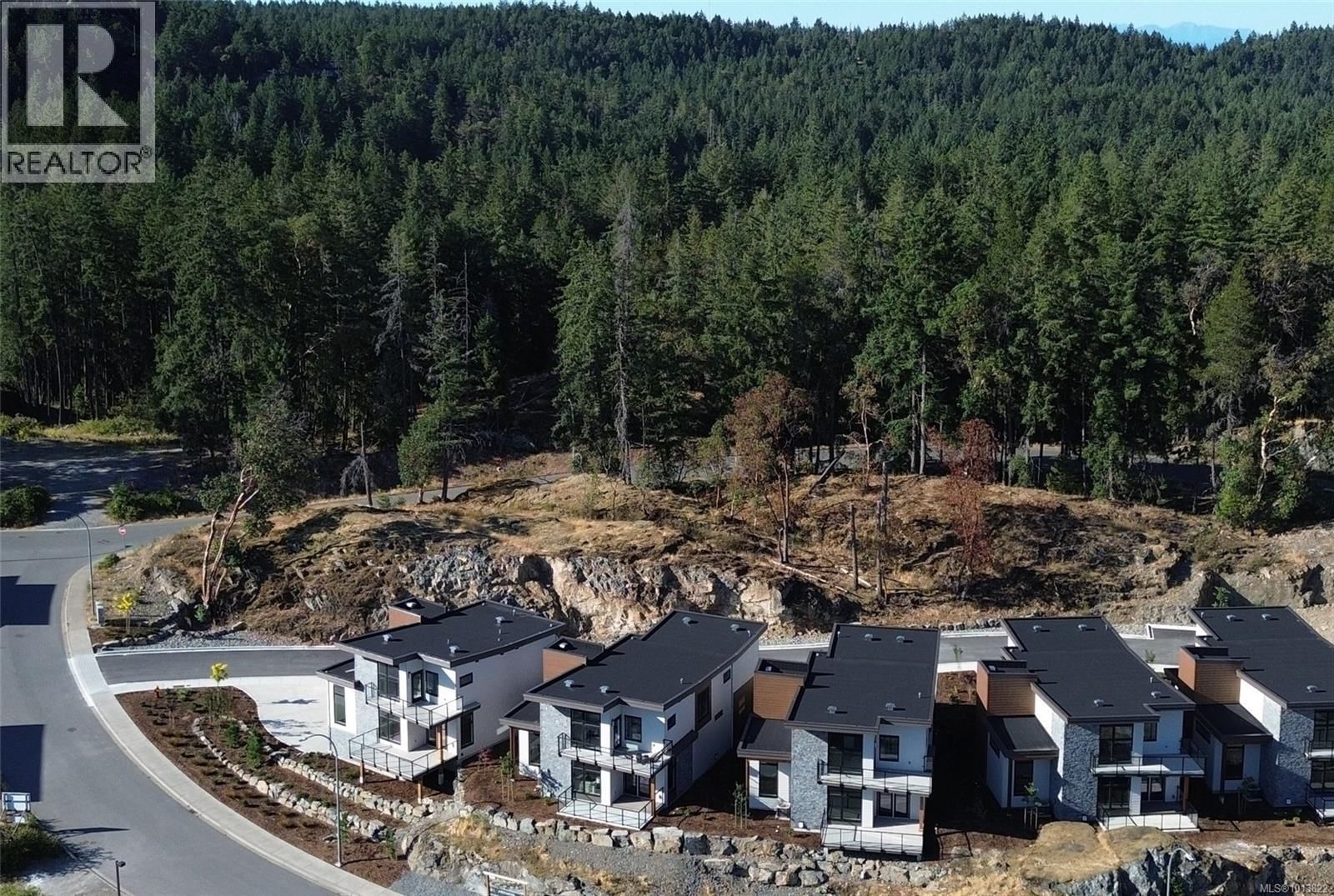 101 1220 Manzanita Place property photo