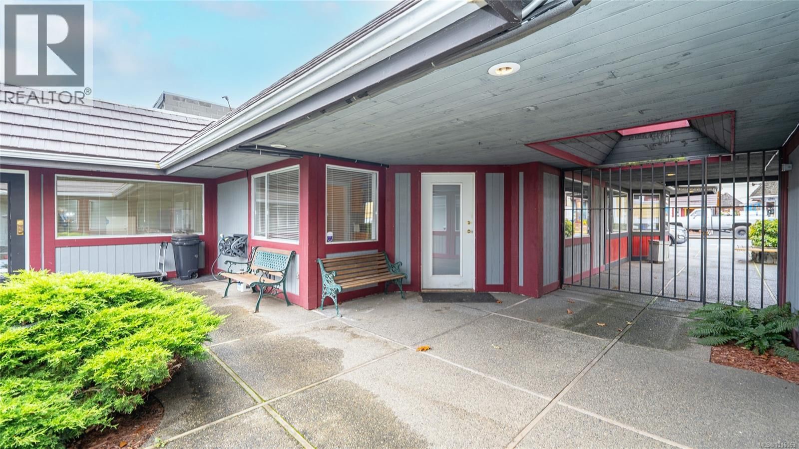 9747 Willow Street property photo
