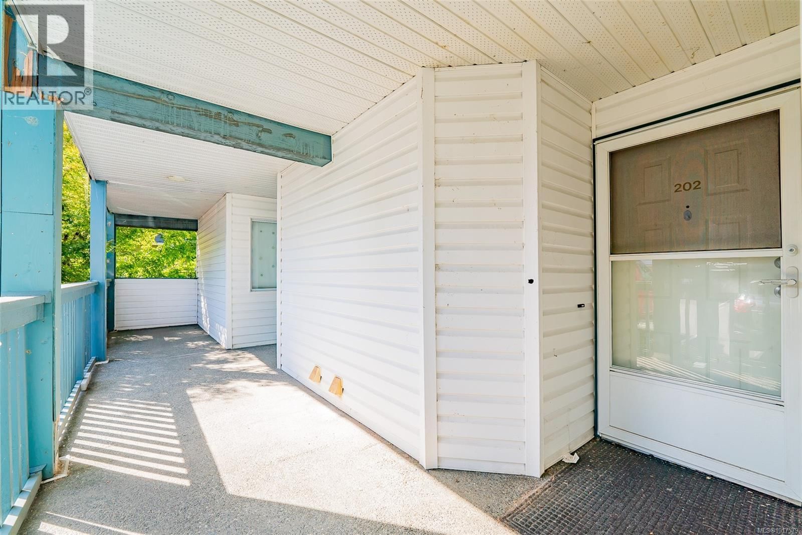 202 3089 Barons Road property photo