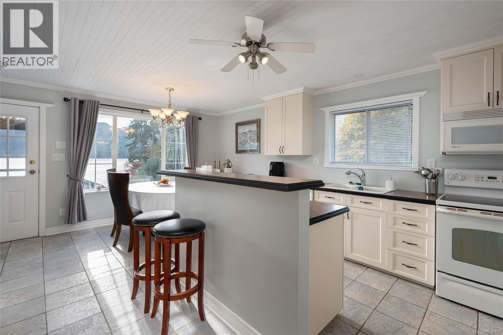 10654 Youbou Road property photo