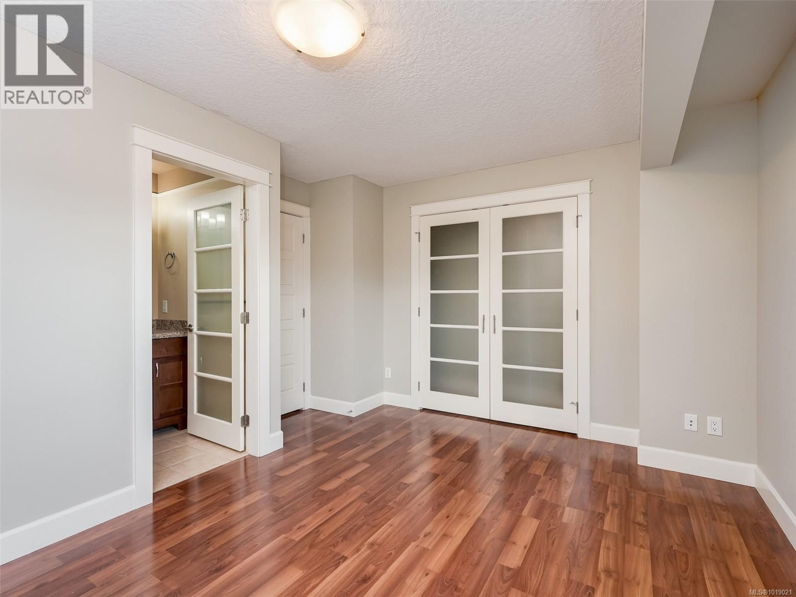 201 - 785 STATION AVENUE Image 16