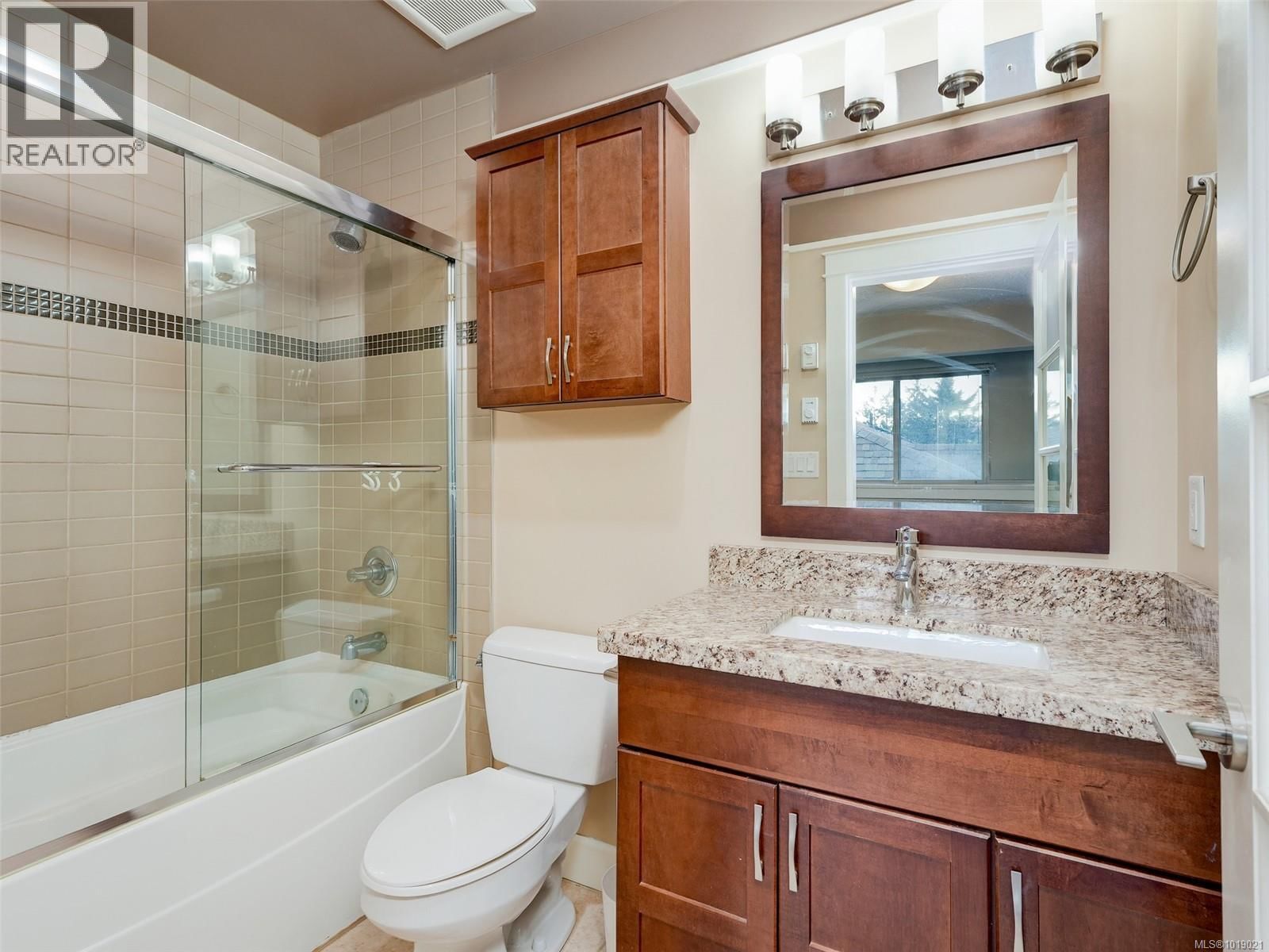 201 - 785 STATION AVENUE Image 17