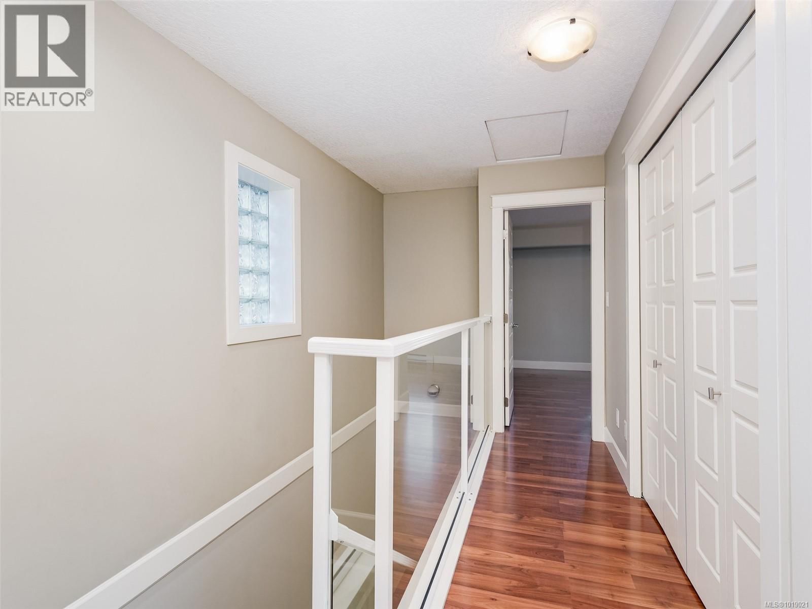 201 - 785 STATION AVENUE Image 18