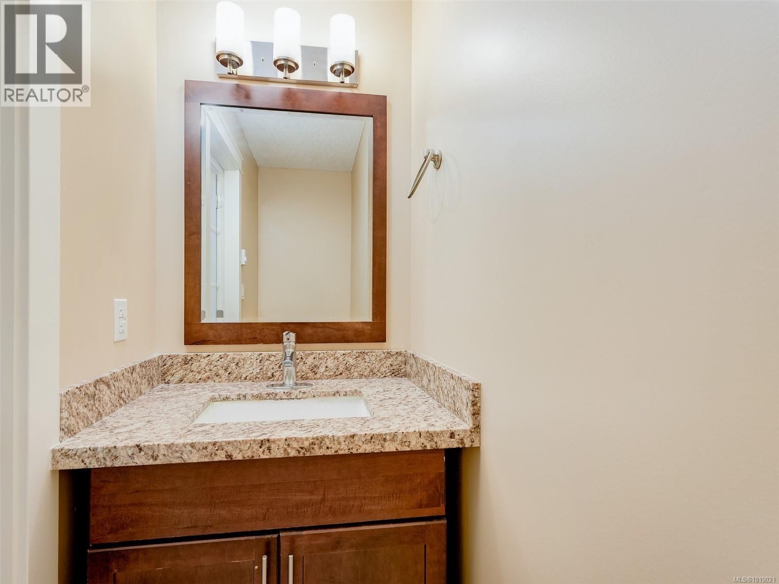 201 - 785 STATION AVENUE Image 20