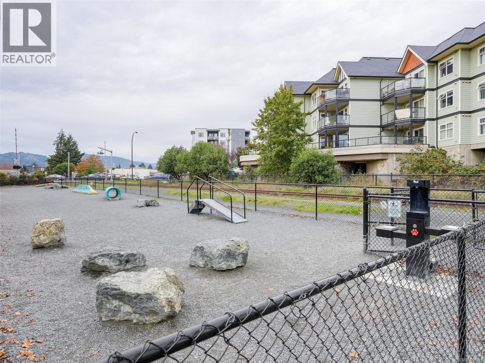 201 - 785 STATION AVENUE Image 23