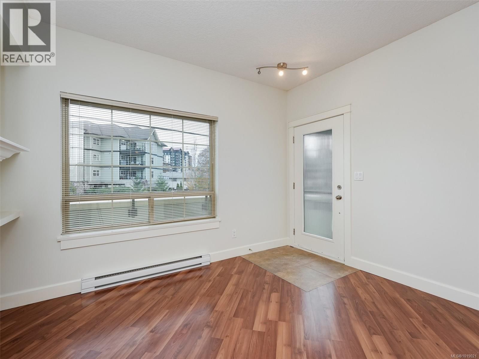 201 - 785 STATION AVENUE Image 4