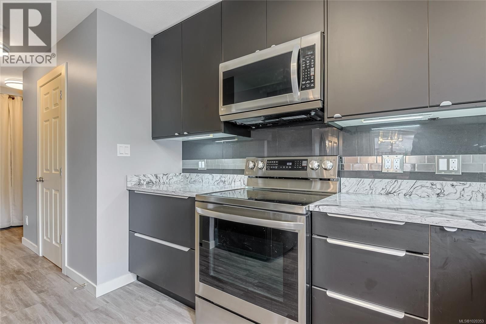 2984 HUCKLEBERRY PLACE Image 12