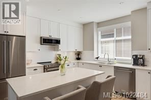 3 - 10480 RESTHAVEN DRIVE Image 8