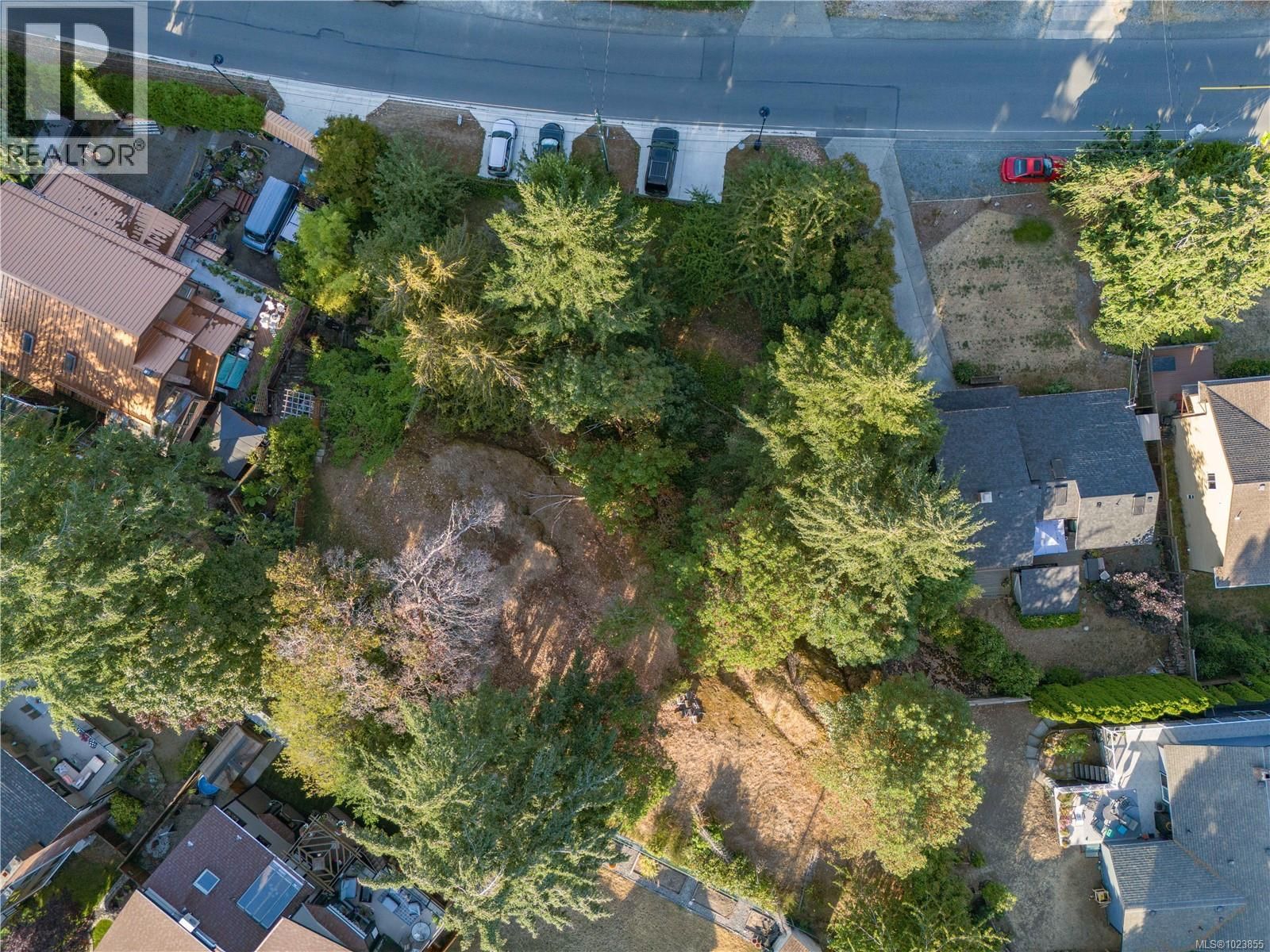 B 3366 Mary Anne Crescent property photo