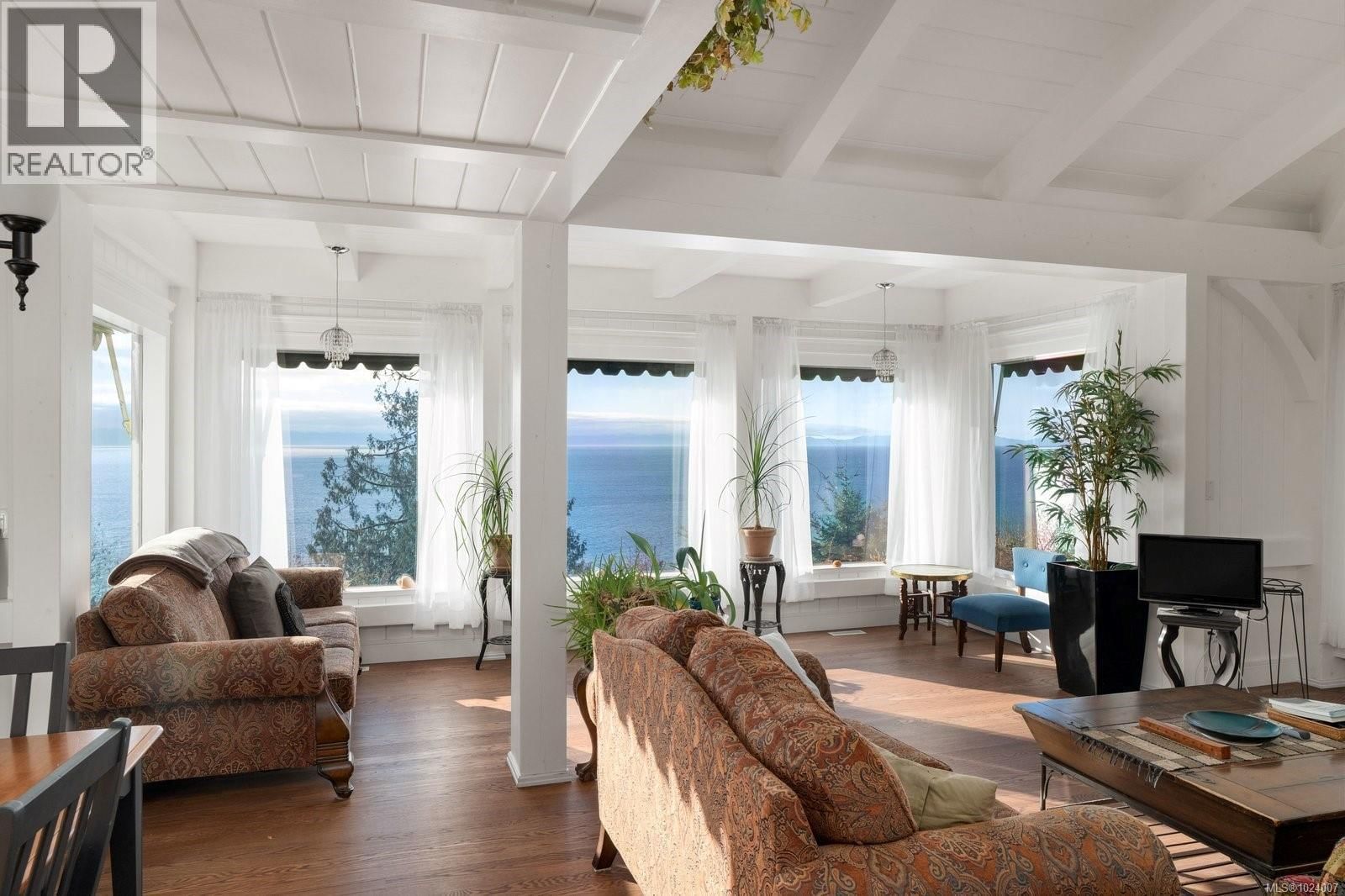 9193 WEST COAST ROAD Image 10