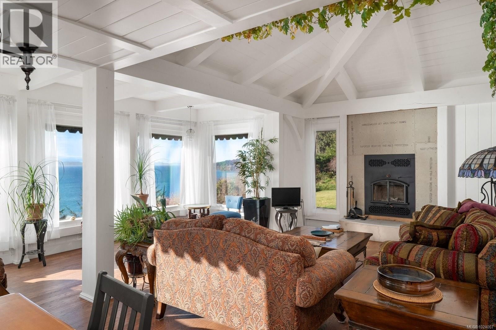 9193 WEST COAST ROAD Image 11